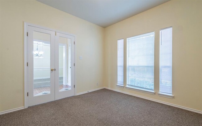 Building Photo - 2814 Bluejay Dr