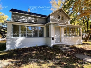 Building Photo - 370 S Main St