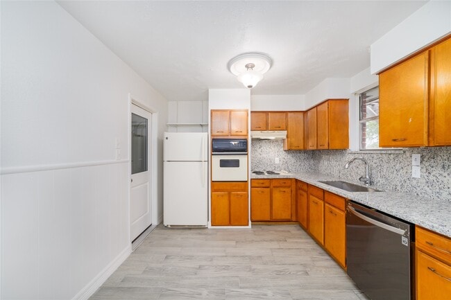 Building Photo - 10830 Sela Ln