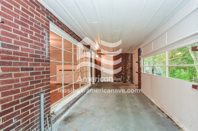 Building Photo - 300 Summerlea Dr