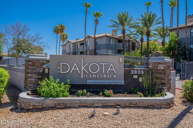 Building Photo - 2025 E Campbell Ave