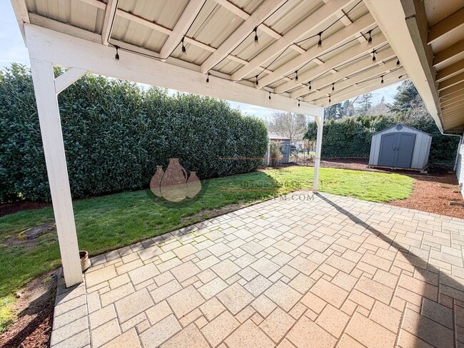 Building Photo - Move in ready South Salem Home!