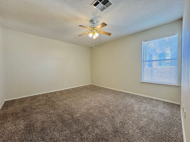 Building Photo - East El Paso 3 bed/2 Bath