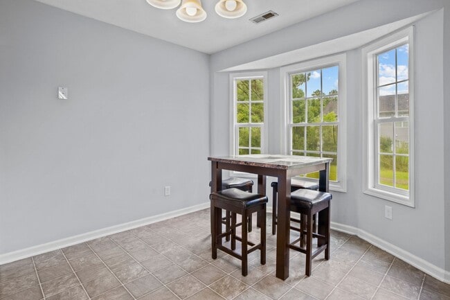 Building Photo - 3bed/2bath Located Right on Campbells Campus!