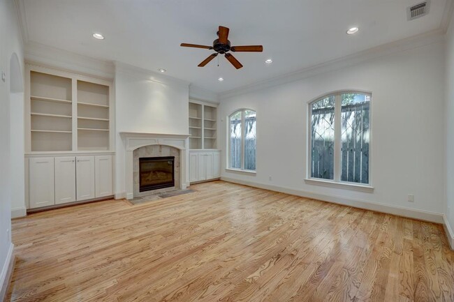 Building Photo - 5972 Inwood Dr