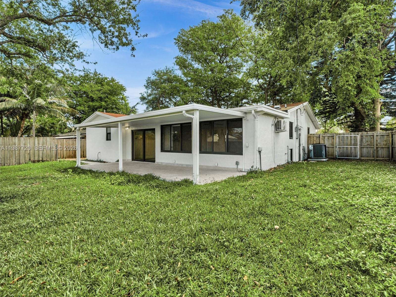 Building Photo - 3193 Taft St