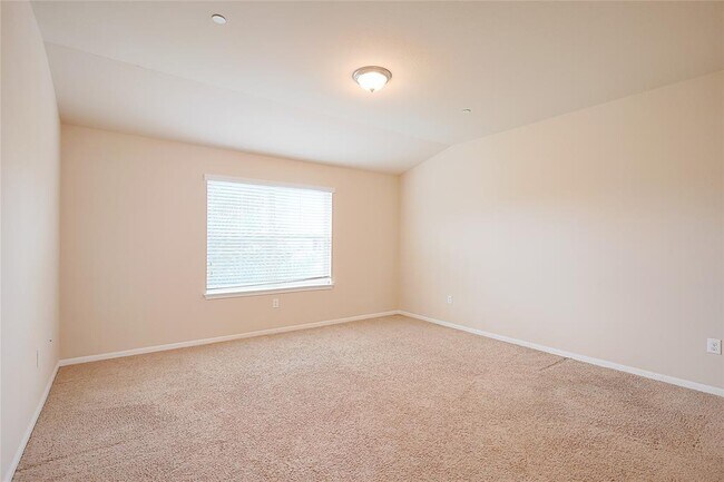 Building Photo - 516 E Slaughter Ln