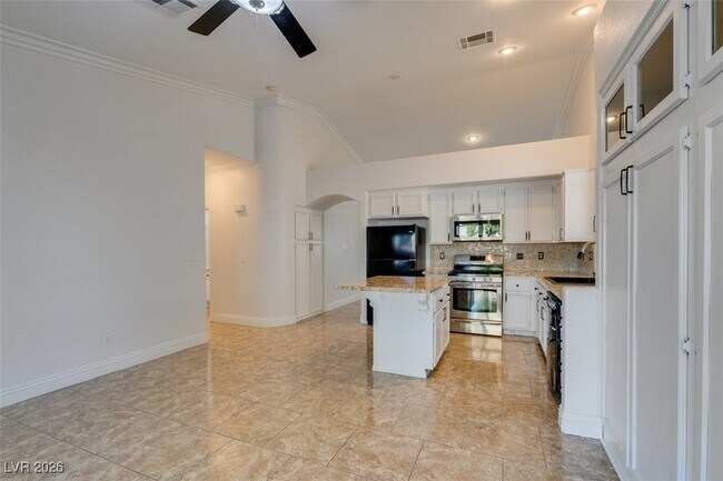 Building Photo - 669 Pacific Cascades Dr