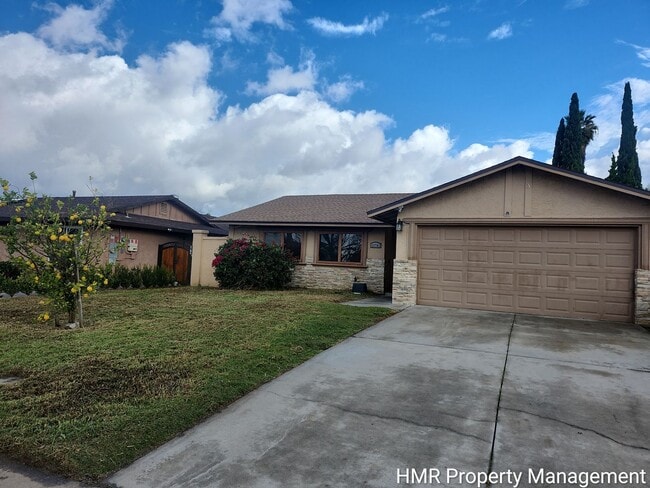 Building Photo - House on cul-de-sac with big back yard