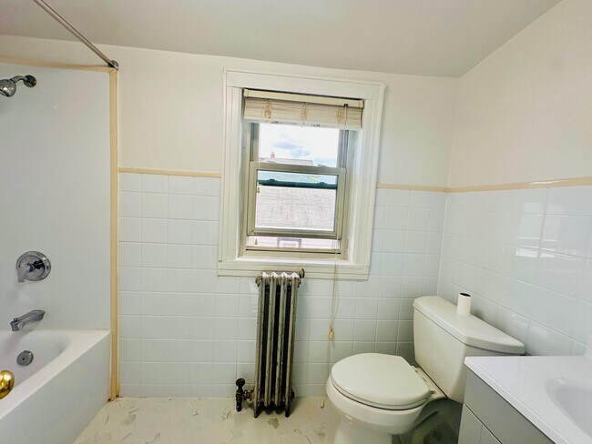 Building Photo - 25 Hillview Ave