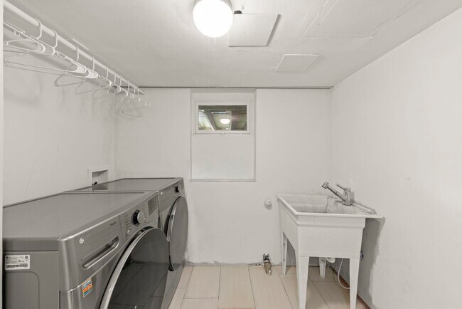 Building Photo - 354 Indian Dr