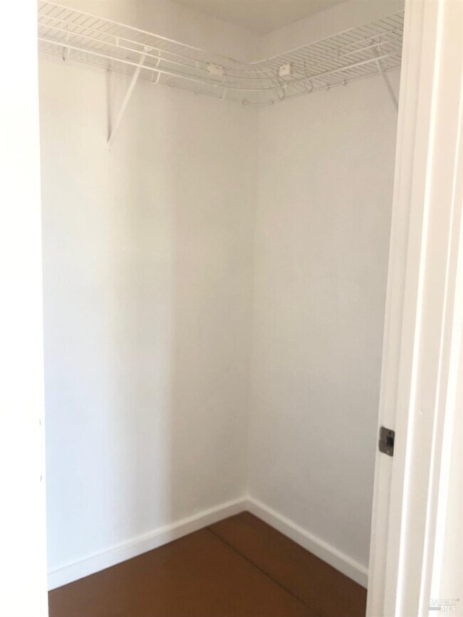 Building Photo - 334 Ridgway Ave