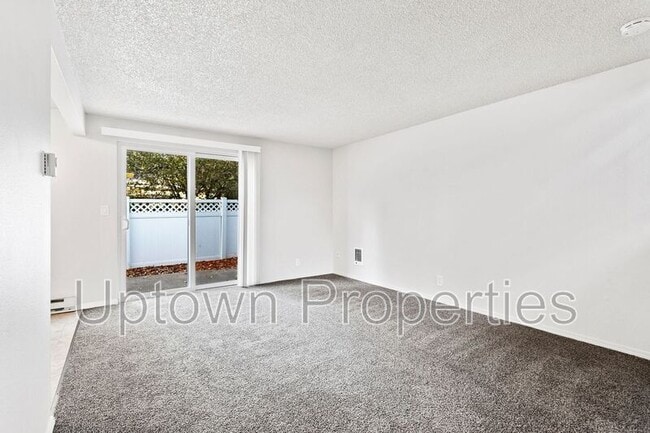 Building Photo - 367 NW Bailey Ave