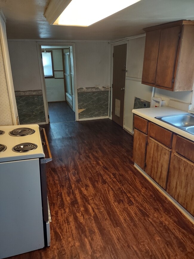 Building Photo - 2115 N Grace Ave