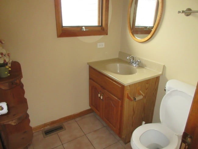 Building Photo - 7944 Sherwood Cir N