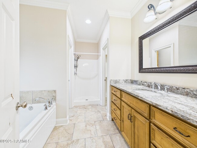 Building Photo - 1013 Gleaux Dr