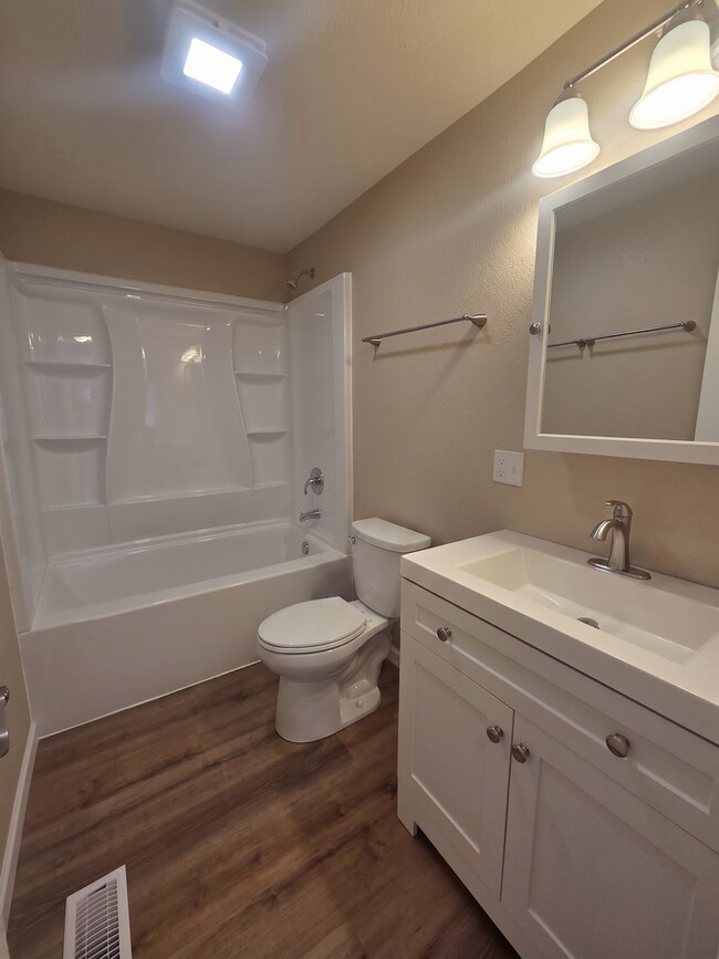 Building Photo - Beautifully Remodeled 3-Bedroom Home in Westwood!
