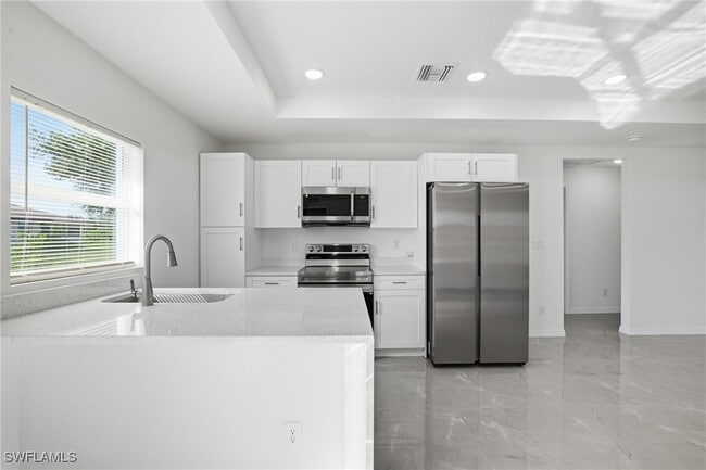 Building Photo - 416 Pinehurst Ave