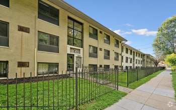 Building Photo - Modern 2-Bedroom Apartment with In-Unit La...