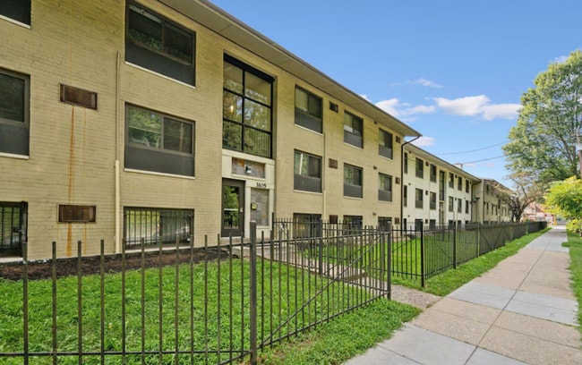 Primary Photo - Modern 2-Bedroom Apartment with In-Unit La...