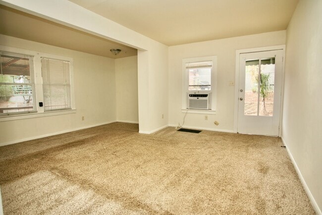 Building Photo - Available now! 2ba 1 ba single story home.