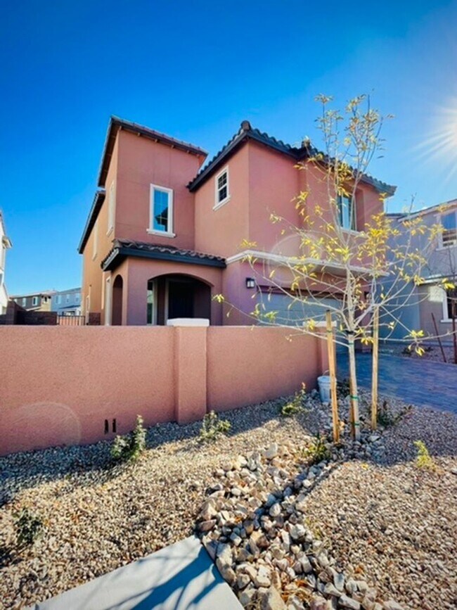 Building Photo - 72 Verde Rosa Dr