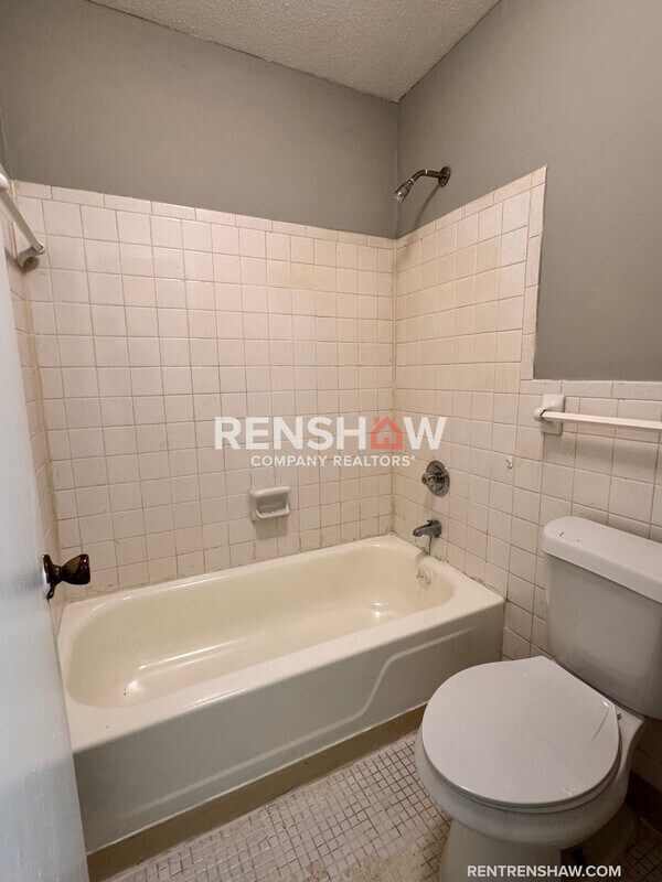 Building Photo - 3228 S Mendenhall Rd