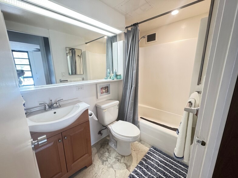 Building Photo - 1050 Kinau St