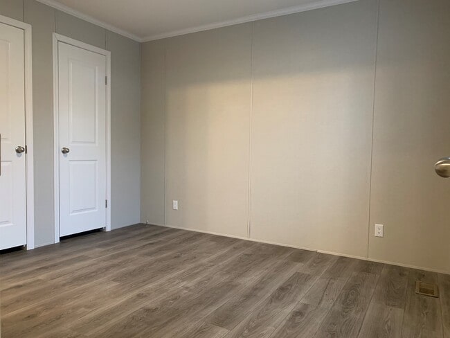 Building Photo - 134 Desander Dr