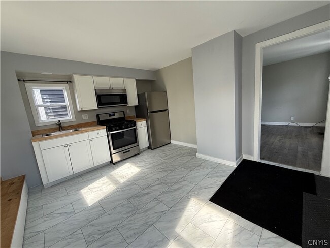 Building Photo - 250 W 2nd St