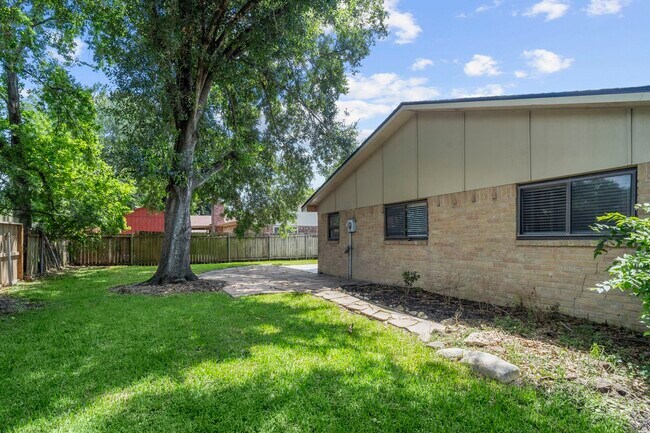 Building Photo - 3902 Marywood Dr