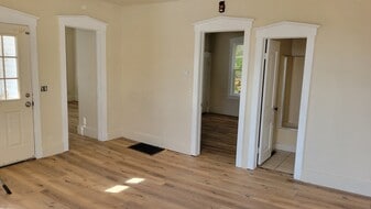 Building Photo - 613 Mulberry Ave