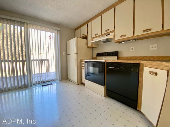 Building Photo - 2 br, 1.5 bath House - 121 Fox Hollow