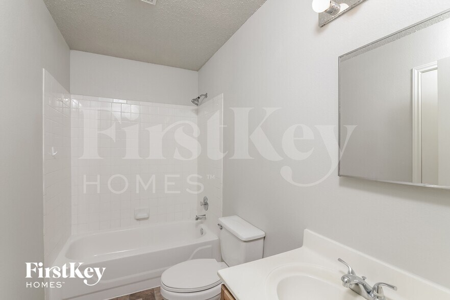 Building Photo - 2652 Westover View