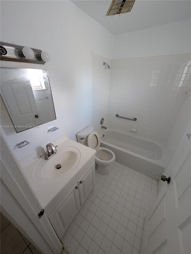 Building Photo - 720 NW 15th Terrace