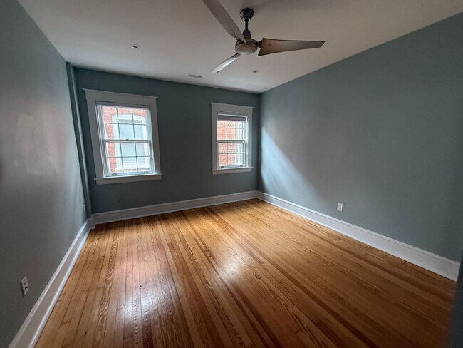 Building Photo - 139 S Colonial Ave