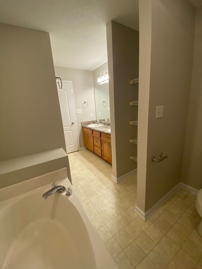 Building Photo - 204 Wembley Dr