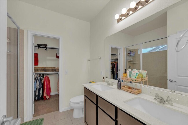 Building Photo - 16900 Adoro Dr