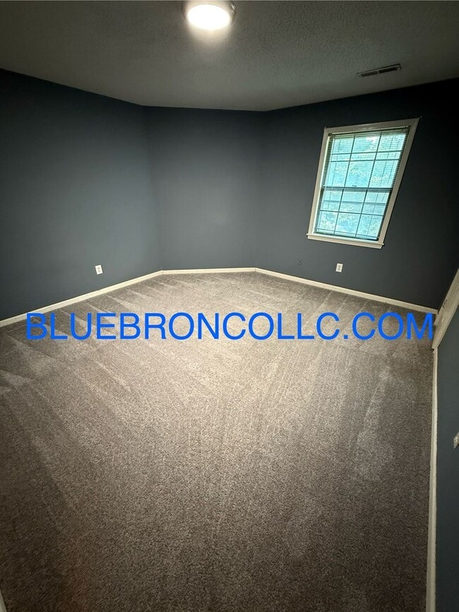 Building Photo - Great unit for a great price, See it today!