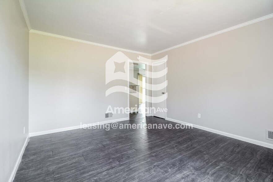 Building Photo - 9416 S Chelsea Rd