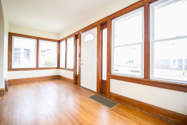 Building Photo - 2122 Airport Hwy