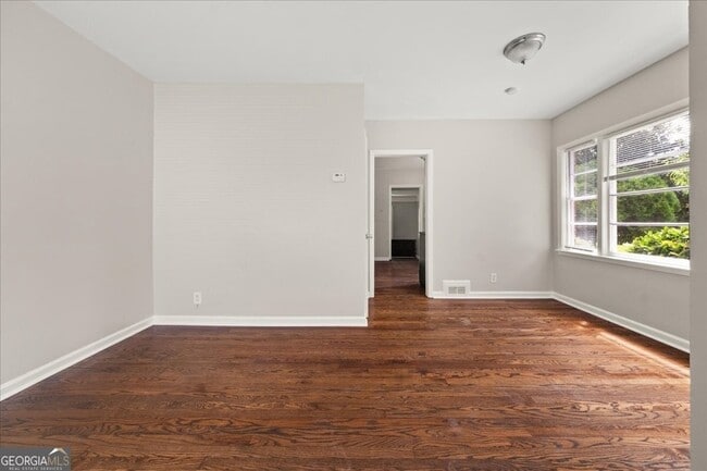 Building Photo - 1935 Handley Ave SW