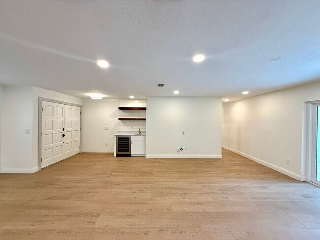 Building Photo - GORGEOUS, COMPLETELY REDONE 3/2 MAITLAND H...