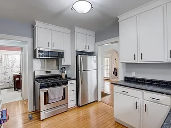 Building Photo - 528 W 43rd St