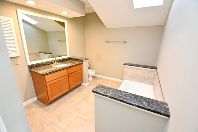 Building Photo - Large executive home in Granger IN