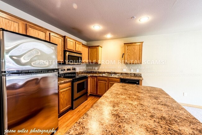 Building Photo - 2828 W Hillshire Dr