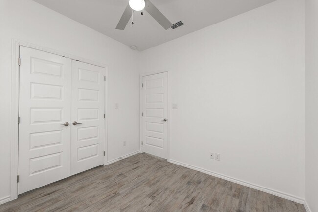 Building Photo - 2718 Maria Dr