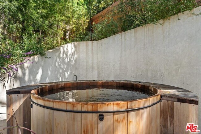 Building Photo - 4104 Saugus Ave