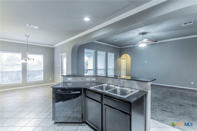 Building Photo - 1603 Neuberry Cliffe