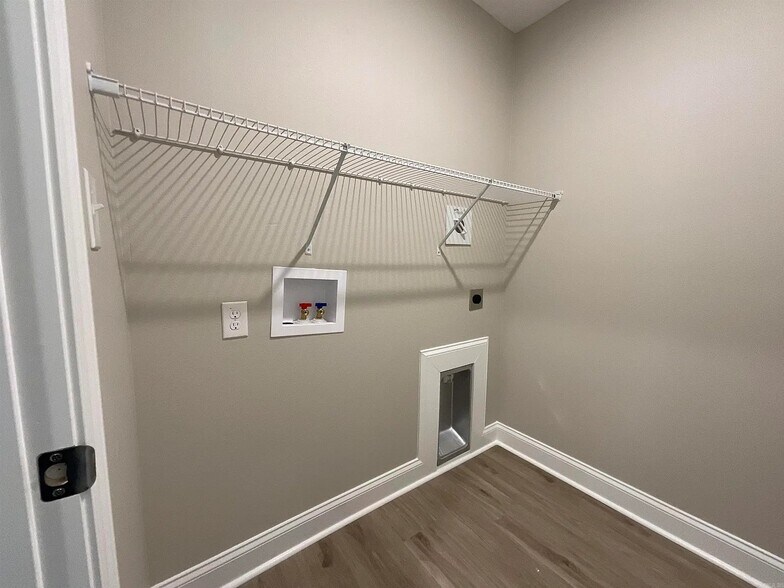 Building Photo - 814 W Trickey Ln